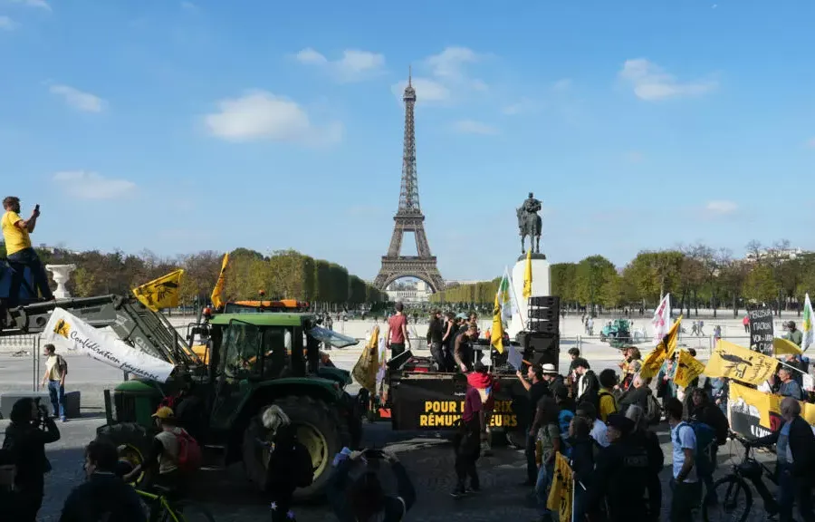 フランスの農家は、メルコスール貿易協定を阻止するためにマクロンに請願した