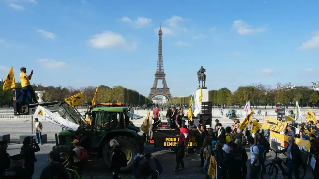 フランスの農家は、メルコスール貿易協定を阻止するためにマクロンに請願した