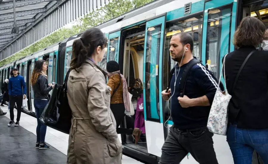フランスの公共交通機関でのセクハラが増加：レポート