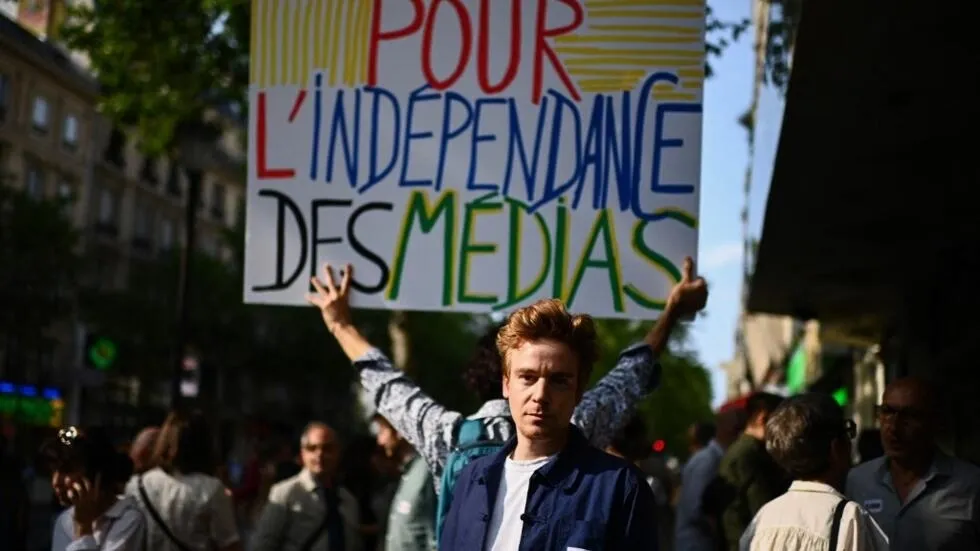 法的抜け穴はフランスの報道の自由を損なっている、と報告書は警告する
