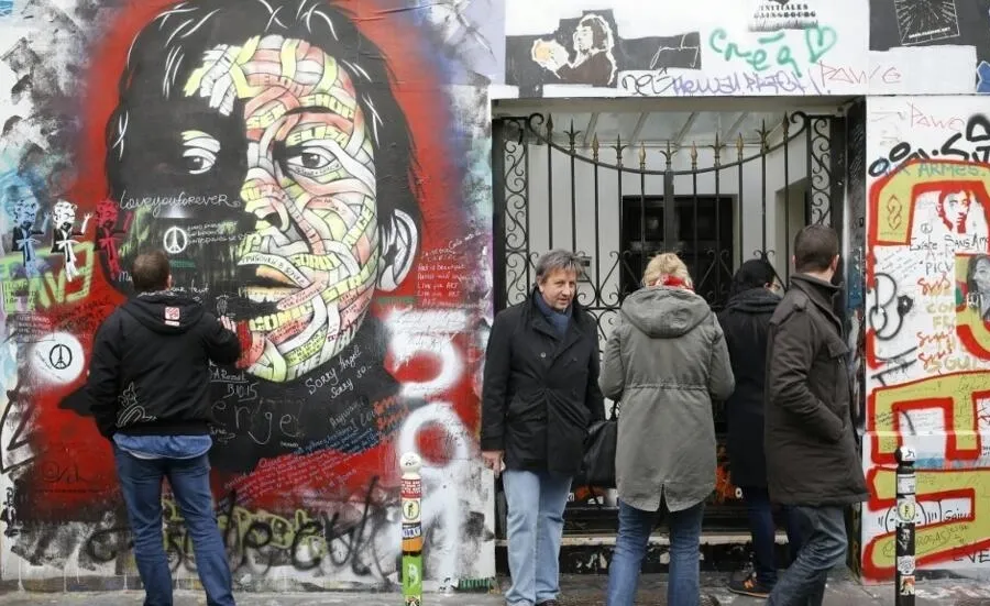 セルジュ・ゲンスブールの家は、フランスのアイコンに待望の博物館としてオープンします
