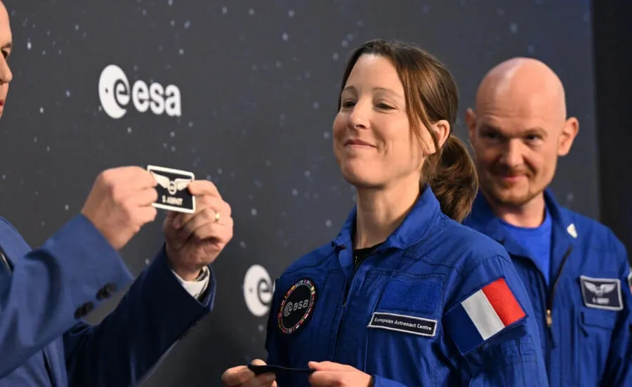 星を目指して、フランスの宇宙飛行士ソフィー・アデノットがISSへのチケットを着陸させる