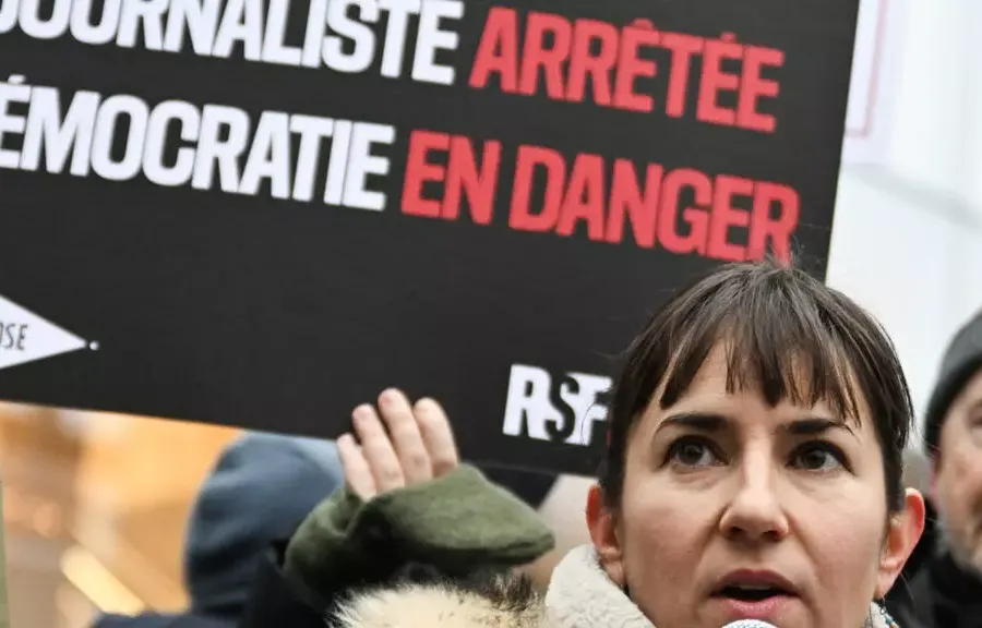 フランスのジャーナリストが、裁判所が情報源の捜索を再開する中、報道の自由に対する弾圧を警告した