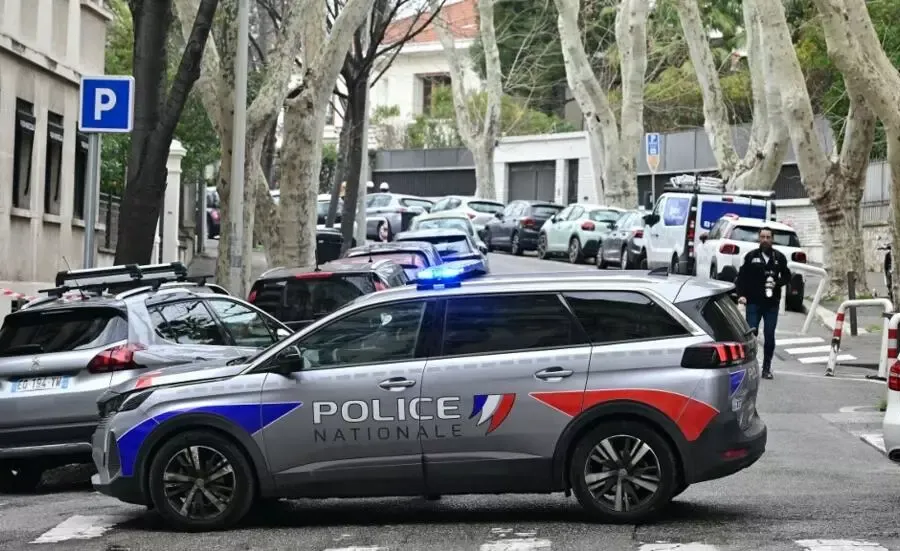 フランスの科学者がマルセイユのロシア領事館への攻撃で法廷に出廷