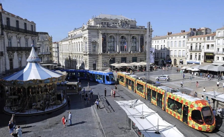 フランスの都市モンペリエは無料の公共交通機関を受け入れていますが、交通量は削減されますか?