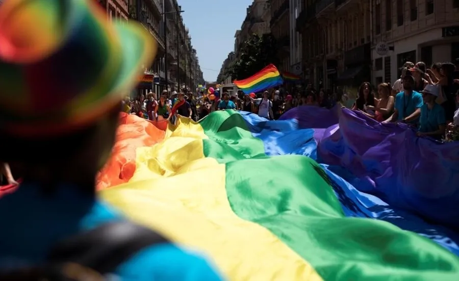 反LGBTQの偽情報の急増は、ヨーロッパのプライドを標的にしている