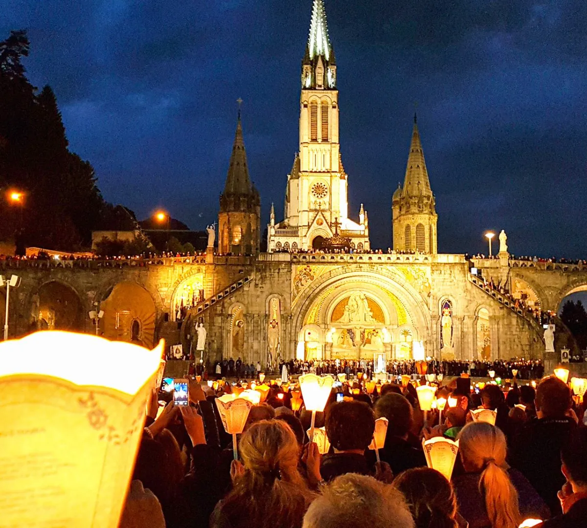 ルルドの泉 Sanctuaires Notre-Dame de Lourdes