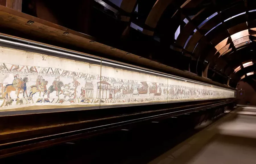 フランスは900年ぶりに象徴的なバイユータペストリーをイギリスに返還する