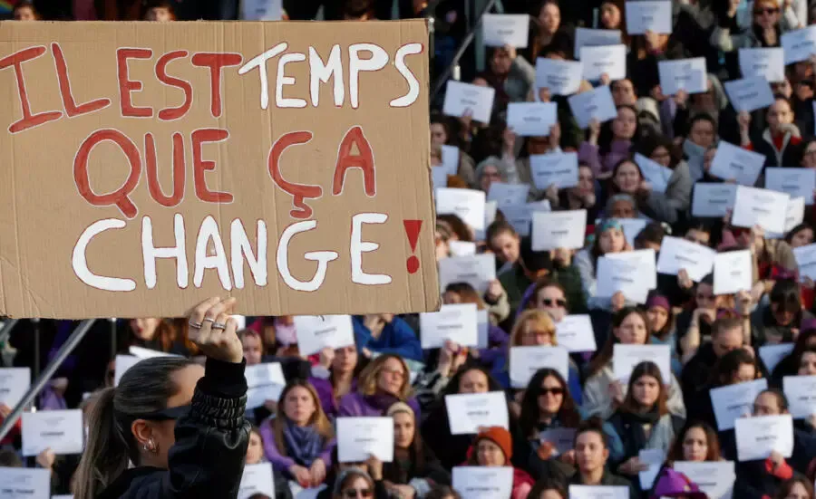 なぜフランスの女性はまだ男性よりも収入が少ないのですか？