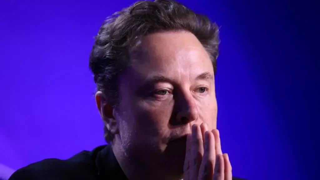 イーロン・マスクは、Xに関する調査で質問に答えるためのフランスの召喚を無視した