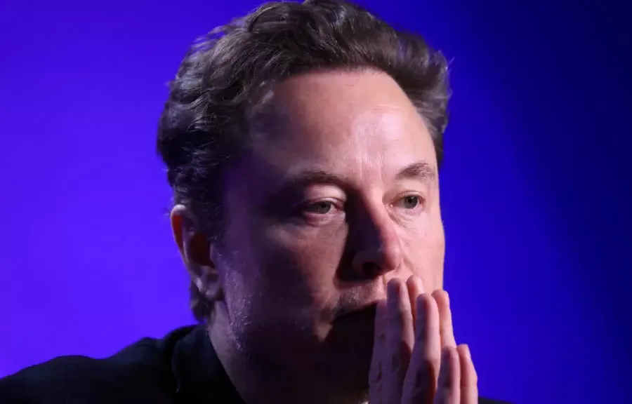 イーロン・マスクは、Xに関する調査で質問に答えるためのフランスの召喚を無視した