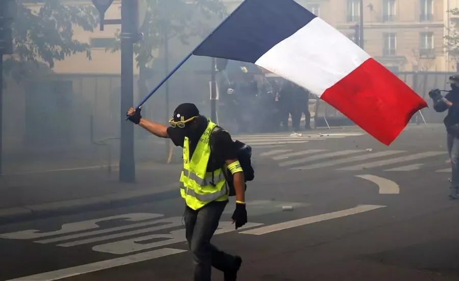 フランスがメーデーを祝って、抗議、ピクニック、政治