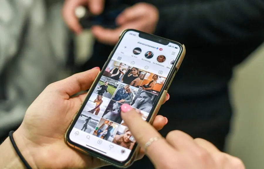誰が「本物」を保証するのか——税務データ流出とAI動物写真とジェットスキー大統領をつなぐもの