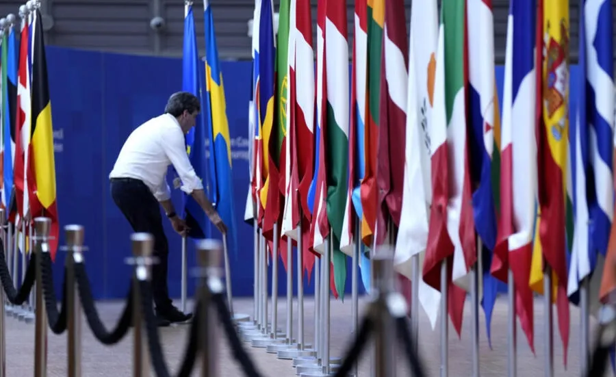 EU議会は亡命規則の画期的なオーバーホールを承認する