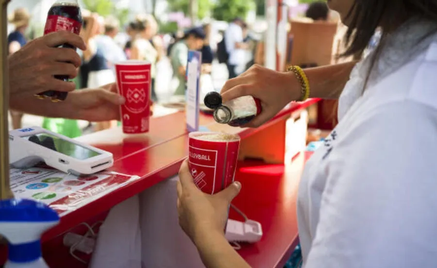 プラスチック使用に対する抗議の中で精査されているオリンピックの「グリーンウォッシュ」