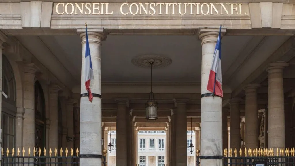 SNSは禁止できないのに、デモは禁止できる――フランスが8月14日に引いた自由の線