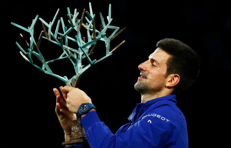 ジョコビッチがメドベージェフを破り、6度目のパリ・マスターズ優勝を果たす