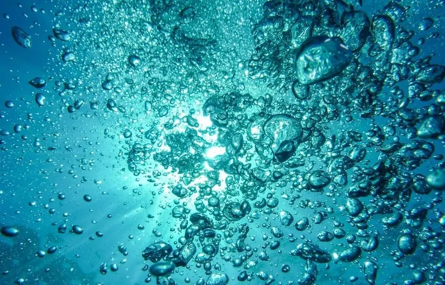 完璧なサウンドの水中スピーカー