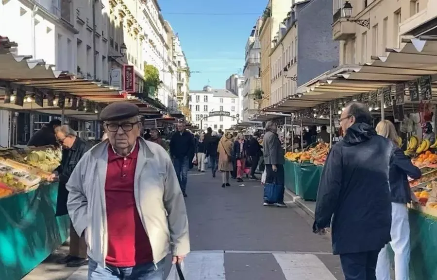 スーパーマーケットの時代、屋外市場はフランスの生活の中心であり続けています