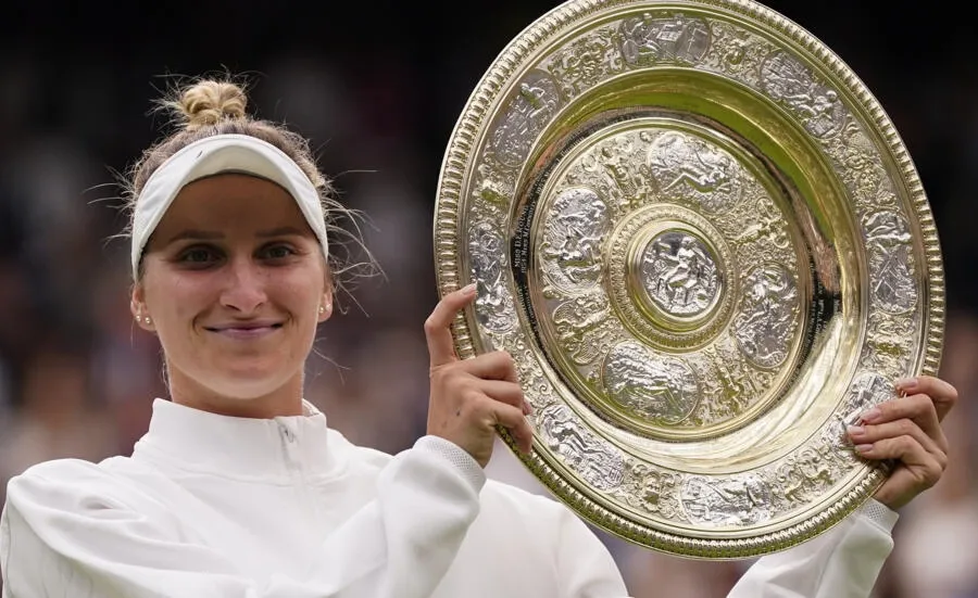 VondrousovaはわがままなJabeurを打ち負かし、最初のウィンブルドンの王冠を持ち上げる